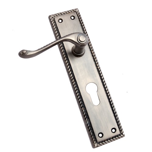"Serug" Brass Door Handle with Plate